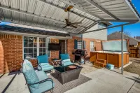 Rockwall Lux Retreat💥Pool&Spa💥Covered Patio-5min walk downtown-Parks-Trails-Lake - 3-Star