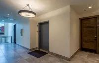 New High-End 2282 sf Condo Slps 10Pvt Hot Tub Walk 2Town Mtn Views 30 Min to Gnp - 民宿