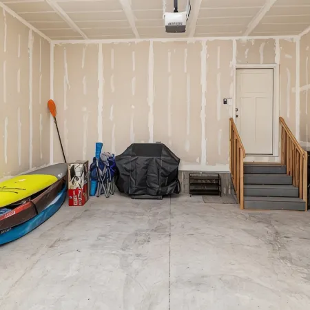 Spacious 6-bedroom home with Ideal Beach access in Garden City.