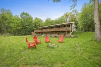 Forest Retreat - Sleeps 30 - 2 Minutes from Boat Launch - Balcony