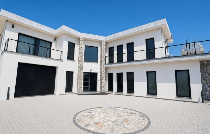 Grey Stones Villa by HolidayKeys