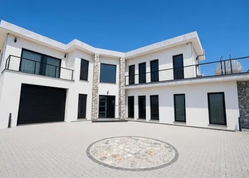 Grey Stones Villa by HolidayKeys - Park Yeri