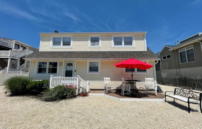 1st Fl of duplex. Sunsets over the bay, walk to beach. Great family getaway.