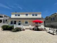 1st Fl of duplex. Sunsets over the bay, walk to beach. Great family getaway. - Familievenlig