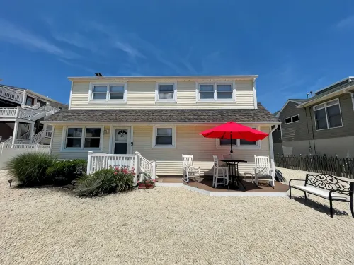 1st Fl of duplex. Sunsets over the bay, walk to beach. Great family getaway. - Homestays