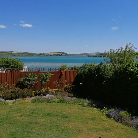 Uninterrupted spectacular views over the Camel Estuary and ocean.
