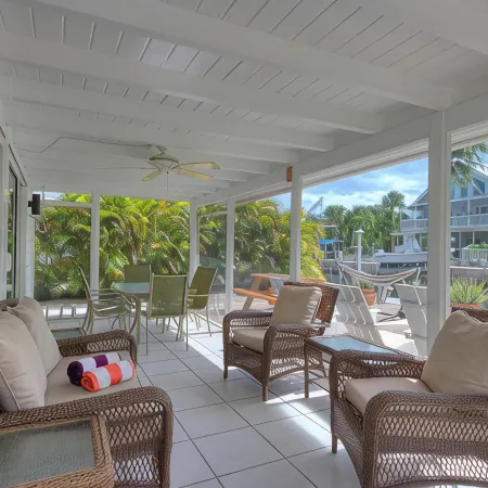 Casa Chiquita - 3/2 Pool - Waterfront - 75’ Dock - Ground Level