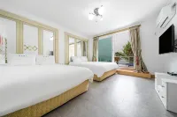 Geoje Island Jangmok Hawaii Pension (Caravan) - Pet Friendly
