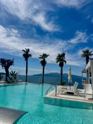 Joelle Premium Hotel - parking
