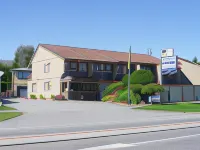 Fairway Motel & Apartments - Mountain view