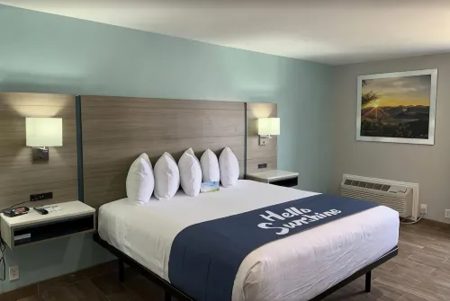 Days Inn by Wyndham Rockport Texas - parking