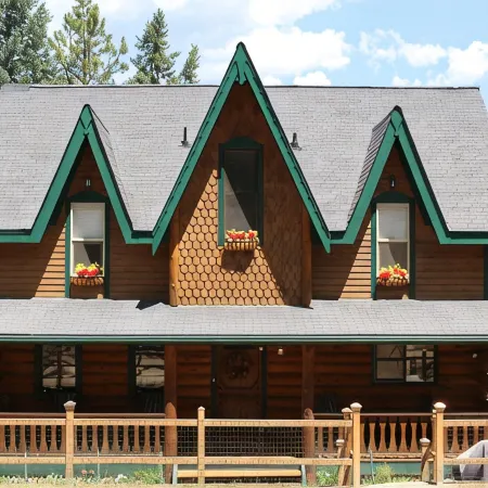 The Gingerbread Cottage - 2.5 acres, craft or meeting room