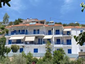 Matina Apartments Tyros