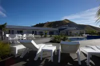 Motel Oasis - Pools