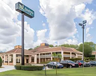 Suburban Studios Hotel Kingsland Near I-95 Отели в г. Кингсленд