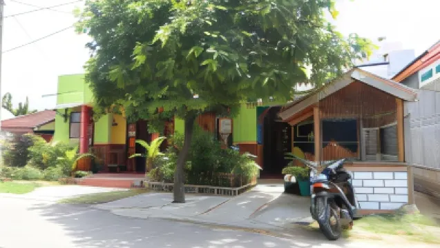 Owl Hostel Karimunjawa Hotels near Pulau Menjangan-besar