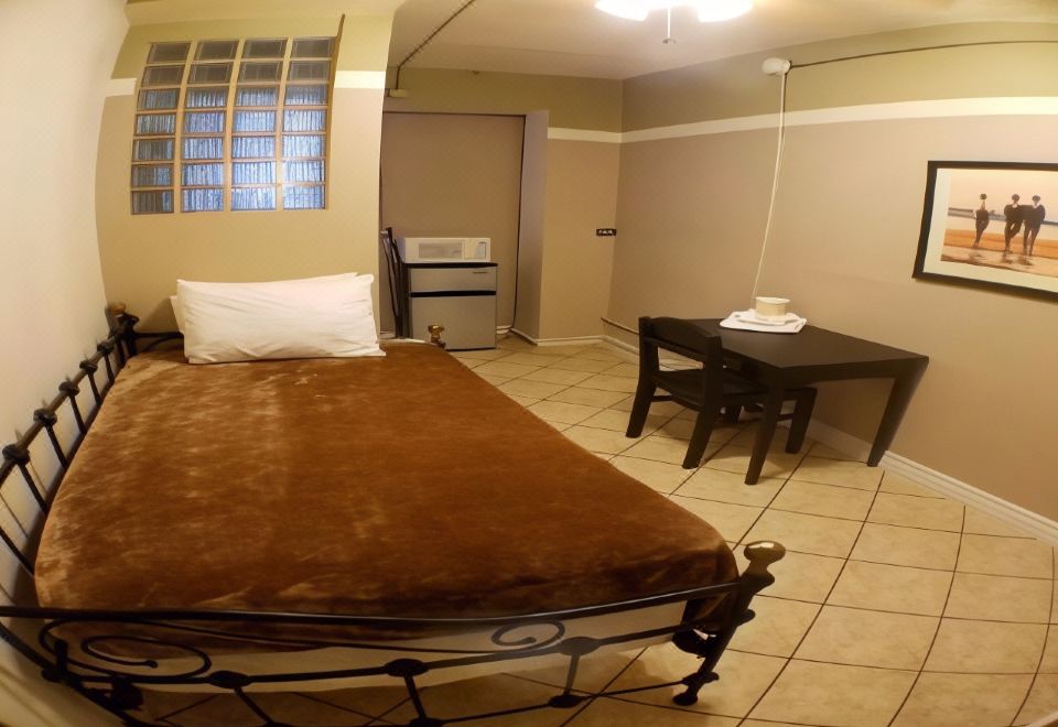 Monterey Inn Hotel