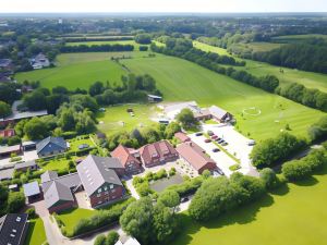 Möllhagen: Landhotel - Restaurant - Swin- und FußballGolf