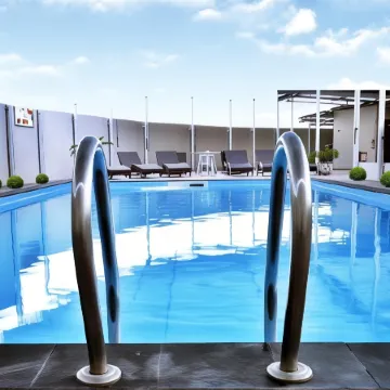 Grand Elite Hotel Pekanbaru Отели рядом с достопримечательностью «Река Сиак»