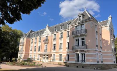 La Souveraine Hotels near Les Jardins de la Terre