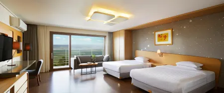 Jeju Aerospace Hotel Отели рядом с достопримечательностью «Shinhwa Theme Park»