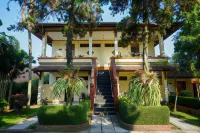 Taman Sari Hotel Dan Resort Hotels in Gunung Puyuh