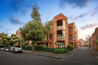 Comfort Apartments Royal Gardens Hotels in Carlton