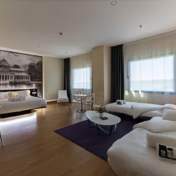 B&B Hotel Madrid Aeropuerto T4 Hotels near Adolfo Suárez Madrid-Barajas Airport