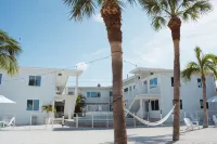 The Molloy - Treasure Island Suites & Cottages