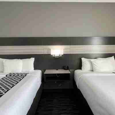 La Quinta Inn & Suites by Wyndham Allen at the Village Rooms