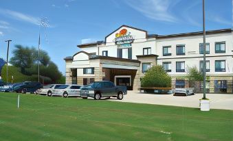 Holiday Inn & Suites Decatur-Forsyth