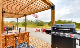 Remote Strawn Container Home with Hot Tub!