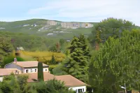 Logis Hôtel le Jabron Hotels in Charols
