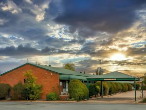 Deniliquin Country Club Motor Inn