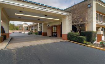 Quality Inn & Suites Clarksville