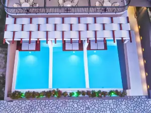Royal Hotel and Suites