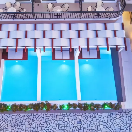 Royal Hotel and Suites