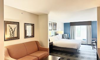 Holiday Inn Express & Suites Meriden