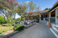 Hôtel la Garrigue & Bar Piscine Hotel a Saint-Didier