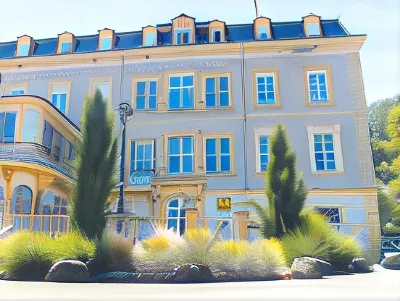Grand Hôtel de Bourbon-Lancy - Logis - Restaurant et Spa Hotels in Bourbon-Lancy