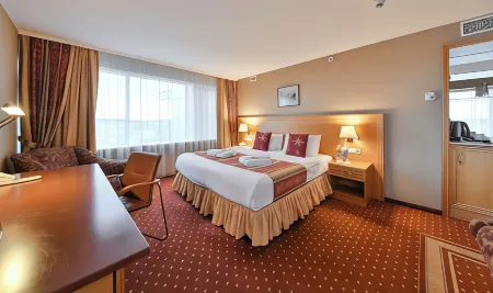 Vilnius Park Plaza Hotel, Restaurant & Terrace, Panorama Bar, Conference & Banquet Center