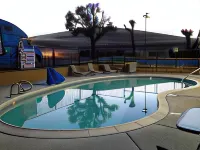 Super 8 by Wyndham Vacaville - Pools