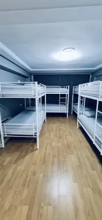 Hostel 165