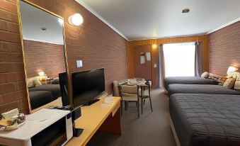 Country Roads Motor Inn