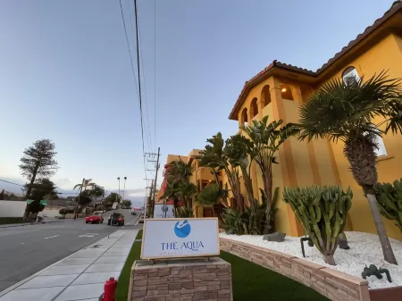 The Aqua Pacific Hotel Отели рядом с достопримечательностью «UCSC Arboretum»