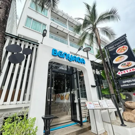Benyada Lodge - Surin Beach Отели рядом с достопримечательностью «Пляж Лаем-Синг»