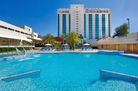 Crowne Plaza Amman Отели рядом с достопримечательностью «Мечеть короля Абдаллы I»