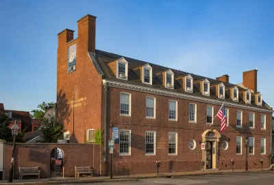 Crow's Nest Newport Hotel di 