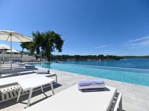 Livingstone Beach House