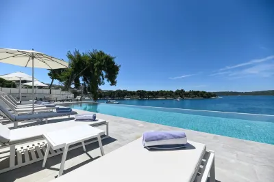 Livingstone Beach House Hotels in 